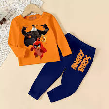 ملابس داخلية وبيجامات